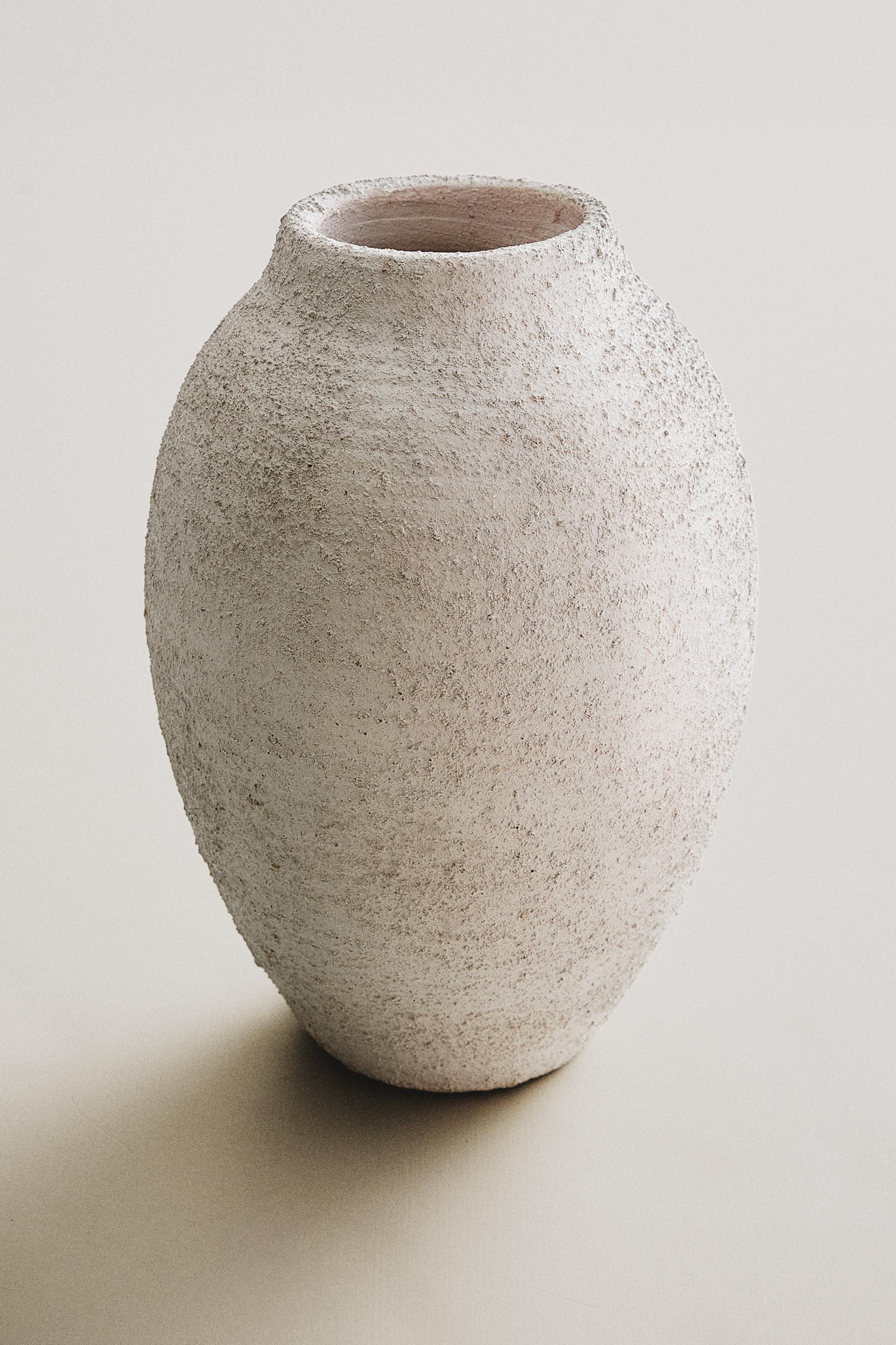 ROUGH-EFFECT CERAMIC VASE